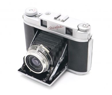 Советский пленочный фотоаппарат Искра (СССР, 1963)