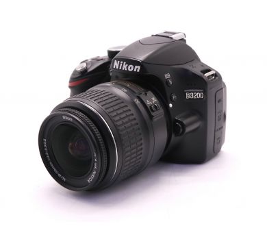 Nikon D3200 kit зеркальный (пробег 9405 кадров)