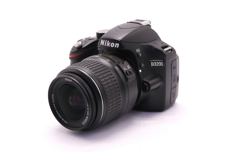 Nikon D3200 kit зеркальный (пробег 9405 кадров)