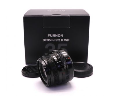 Объектив Fujifilm XF 35mm f/2 R WR в упаковке