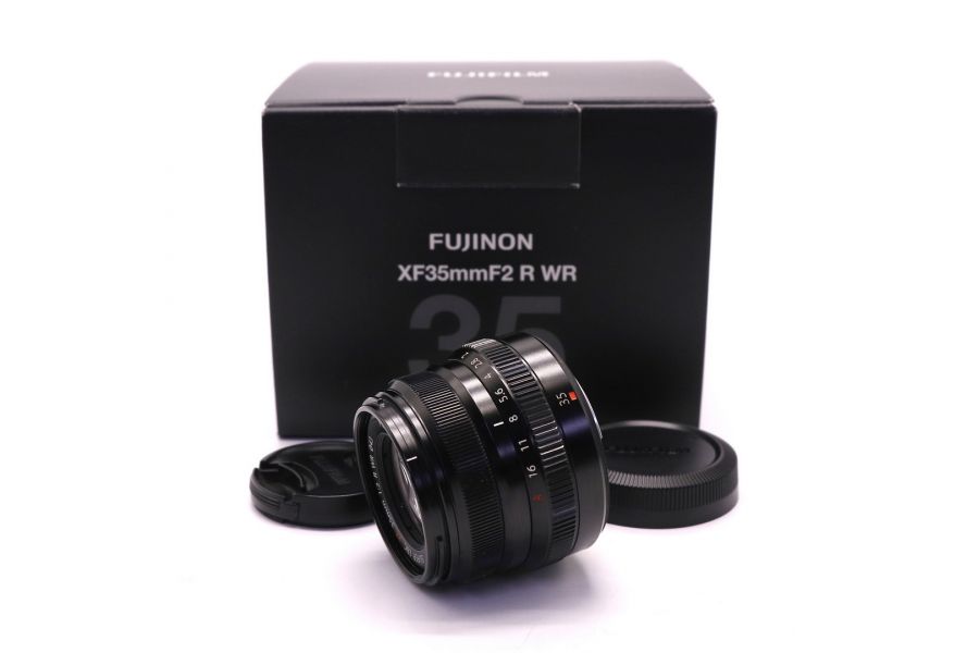Объектив Fujifilm XF 35mm f/2 R WR в упаковке