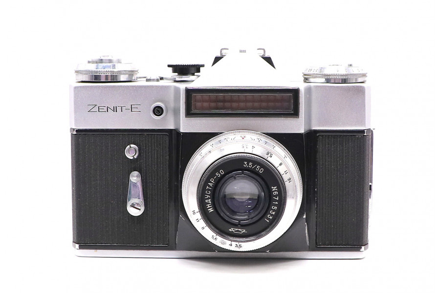 Фотокамера Зенит Е + Индустар-50 (СССР, 1975)