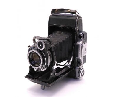 Советская среднеформатная фотокамера Москва 4