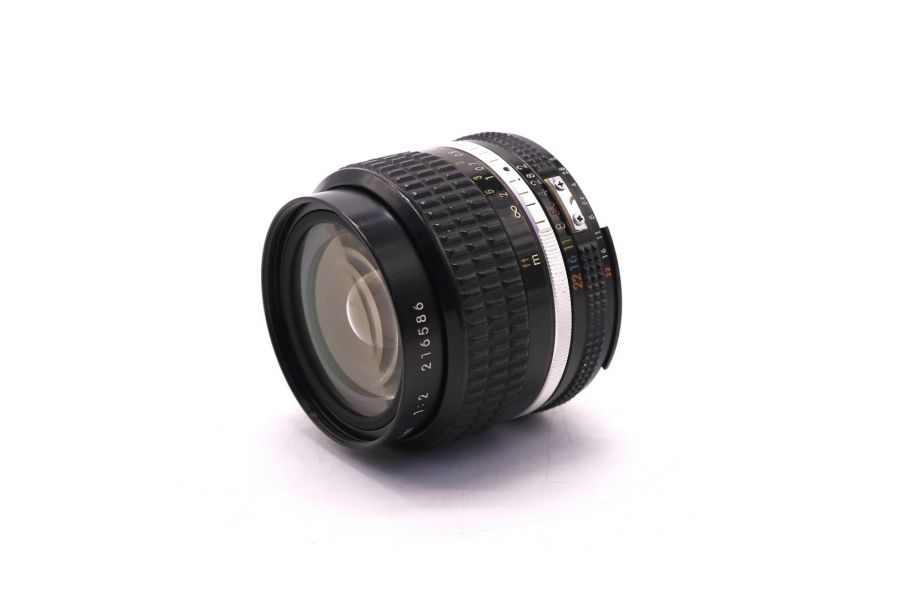 Широкоугольный объектив Nikon 24mm f/2 Nikkor