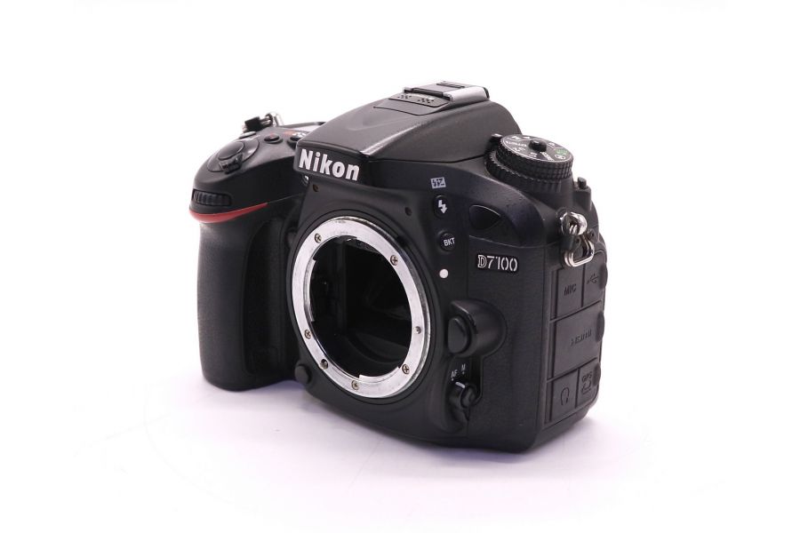 Nikon D7100 body (пробег 21900 кадров)