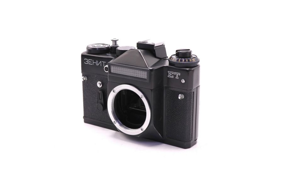 Зеркальный пленочный фотоаппарат Зенит ЕТ body black (СССР)