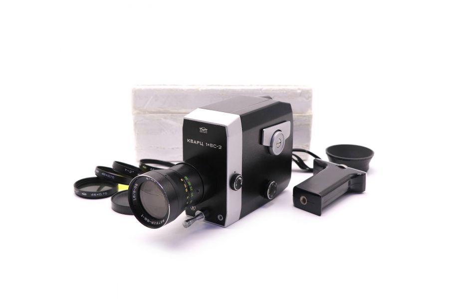 Кинокамера Кварц 1х8С-2 в упаковке (СССР, 1990)