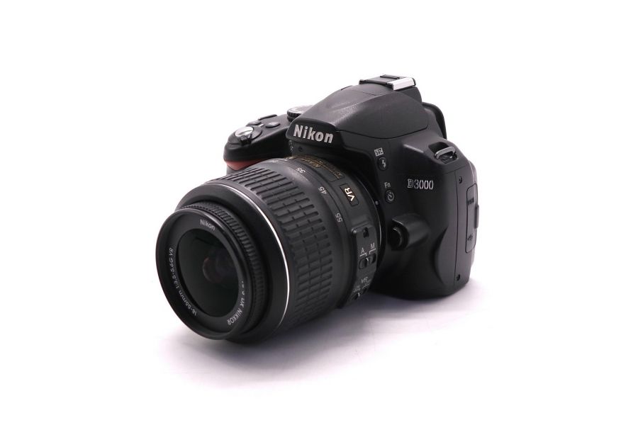Nikon D3000 kit (пробег 16345 кадров)