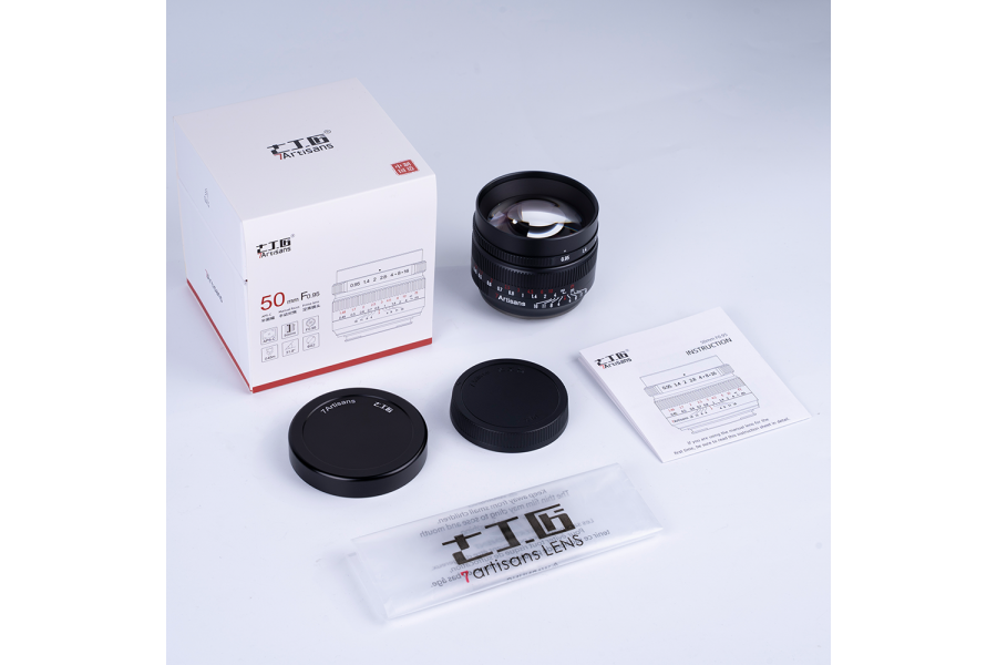 Объектив 7Artisans 50mm f/0.95 Fujifilm FX в упаковке