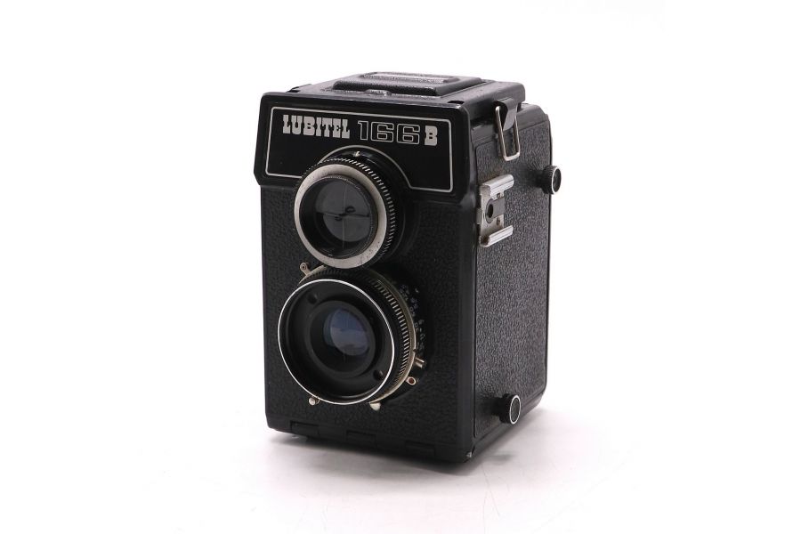 Пленочный фотоаппарат Любитель 166В (СССР, 1985)