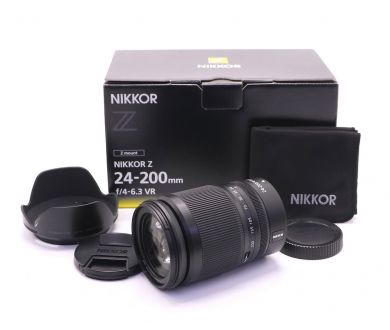 Объектив Nikon 24-200mm f/4-6.3 VR Nikkor Z в упаковке