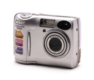 Компактная цифровая фотокамера Nikon Coolpix 5600