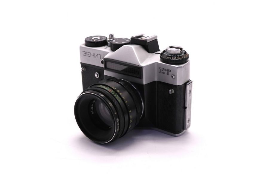 Фотокамера Зенит ЕТ silver + Гелиос 44-2 (СССР)