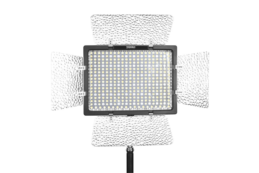 Осветитель YongNuo YN-300 IV RGB 3200K-5600K