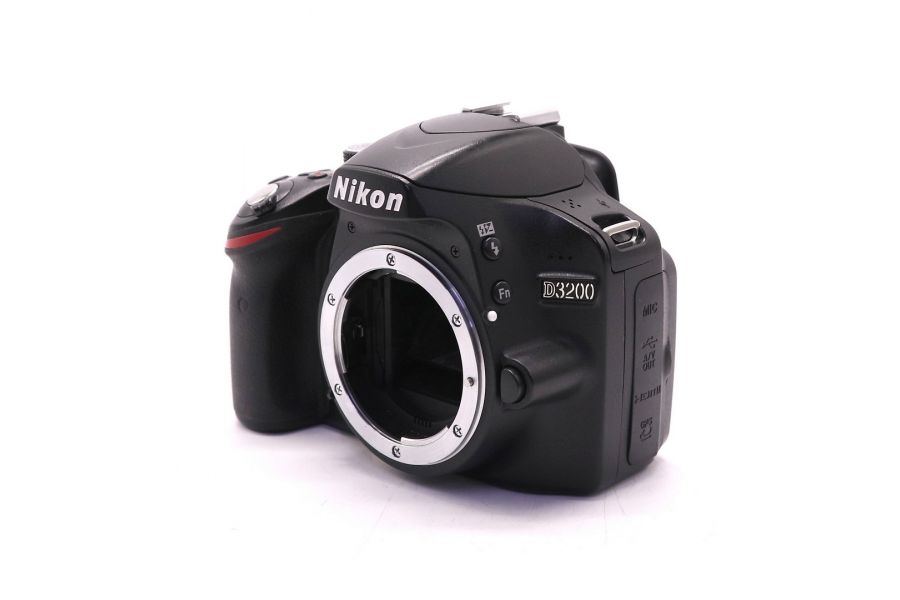 Nikon D3200 body (пробег 17760 кадров)