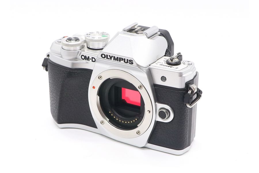 Olympus OM-D E-M10 Mark III body silver (пробег 33960 кадров)