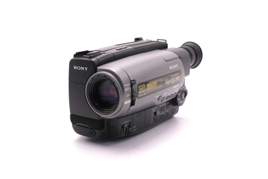 Видеокамера компактная Sony CCD-TR502E Handycam