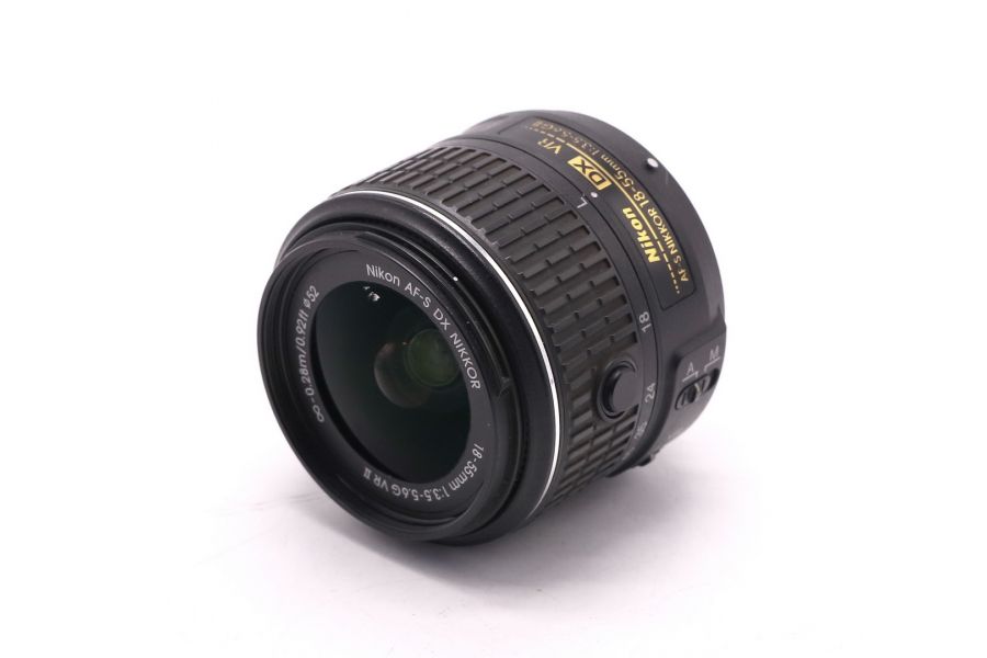 Компактный объектив Nikon 18-55mm f/3.5-5.6G AF-S VR II DX Zoom-Nikkor