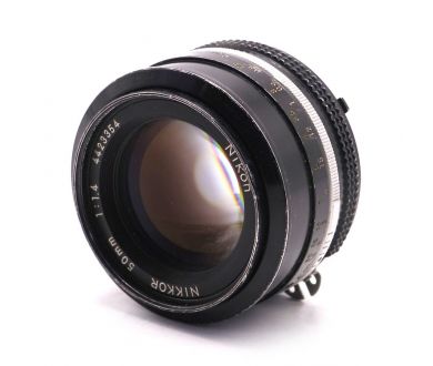 Стандартный объектив Nikon 50mm f/1.4 Nikkor