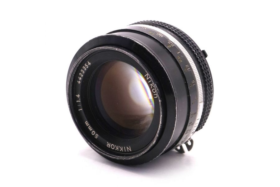 Стандартный объектив Nikon 50mm f/1.4 Nikkor