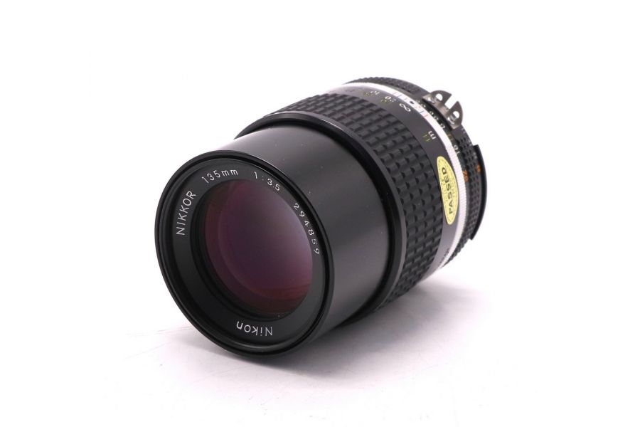Длиннофокусный объектив Nikon 135mm f/3.5 Nikkor 