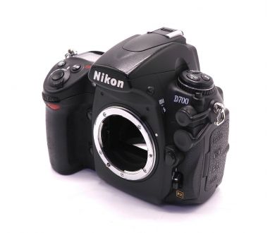 Nikon D700 body (пробег 97900 кадров)