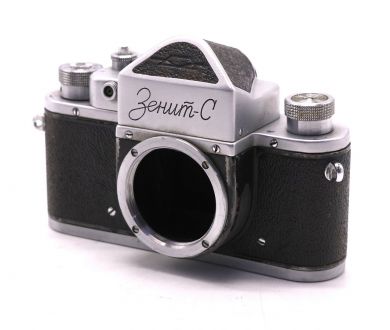 Зеркальный советский фотоаппарат Зенит С body