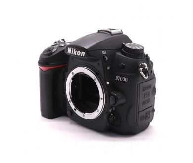 Фотокамера Nikon D7000 body (пробег 17920 кадров)