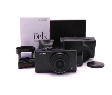 Компактный фотоаппарат Sigma DP1X в упаковке