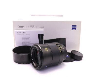 Объектив Zeiss Otus 55mm f/1.4 в упаковке