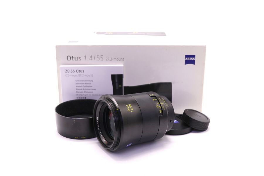 Объектив Zeiss Otus 55mm f/1.4 в упаковке
