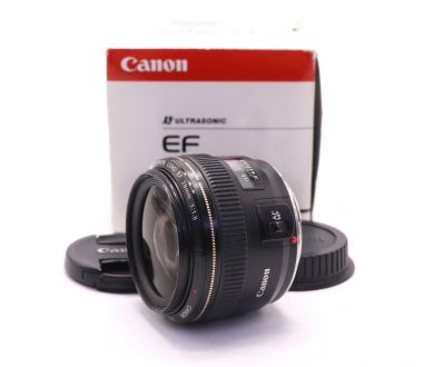Canon EF 28mm f/1.8 USM в упаковке