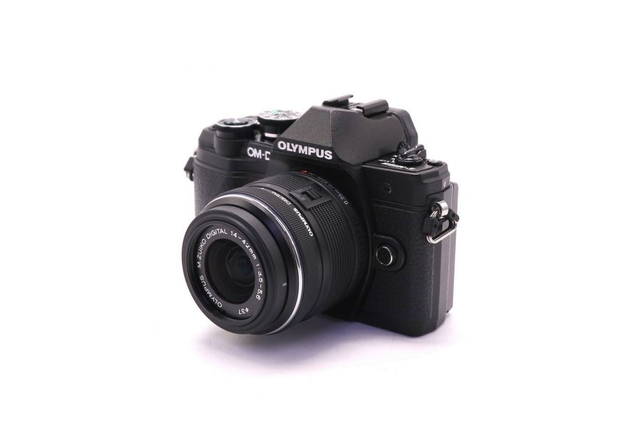 Olympus OM-D E-M10 Mark III kit black (пробег 11000 кадров)