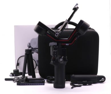 Трёх осевой стабилизатор DJI RS3 Combo в упаковке