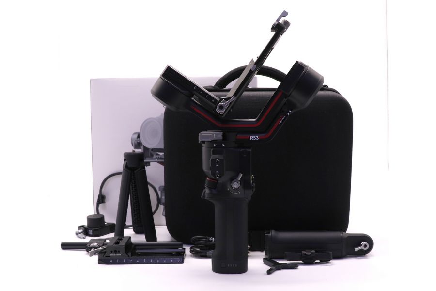 Трёх осевой стабилизатор DJI RS3 Combo в упаковке