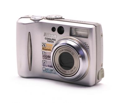 Компактный цифровой фотоаппарат Nikon Coolpix E5200