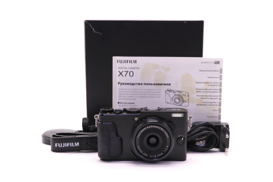 Компактная цифровая камера Fujifilm X70 в упаковке 