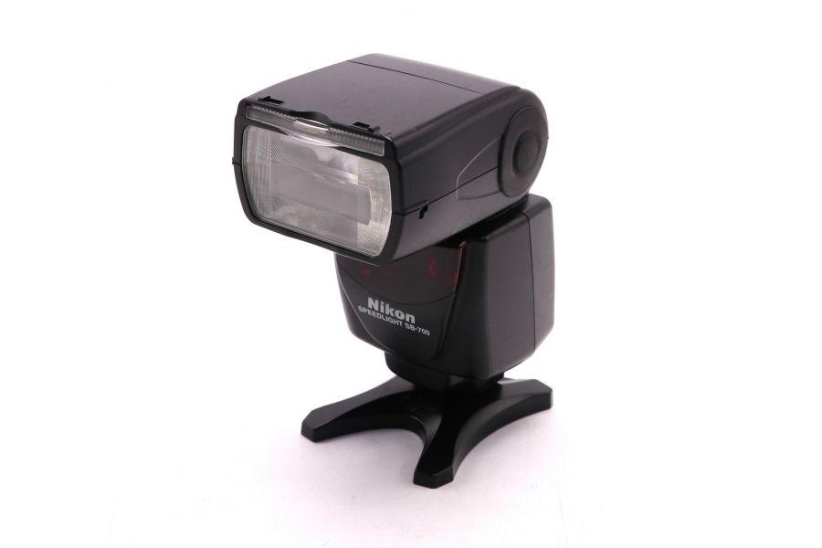 Фотовспышка Nikon Speedlight SB-700 (комплект)