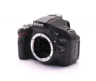 Фотокамера Nikon D5200 body (пробег 20000 кадров)