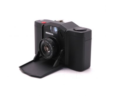 Миниатюрная 35-мм камера Minox 35 EL в упаковке