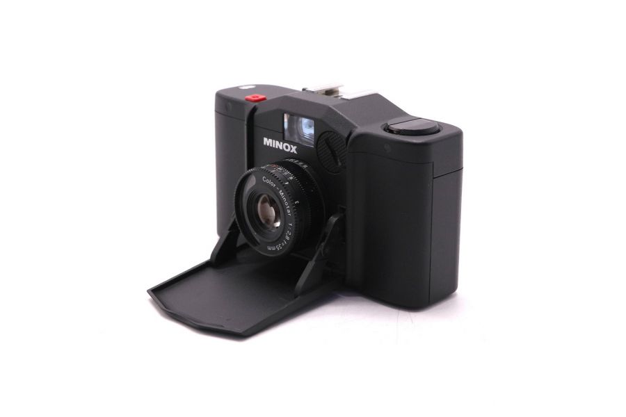 Миниатюрная 35-мм камера Minox 35 EL в упаковке