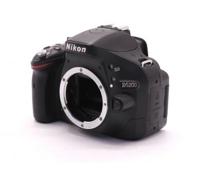 Фотокамера Nikon D5200 body (пробег 2565 кадров)