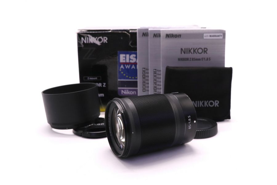 Объектив Nikon 85mm f/1.8S Nikkor Z в упаковке