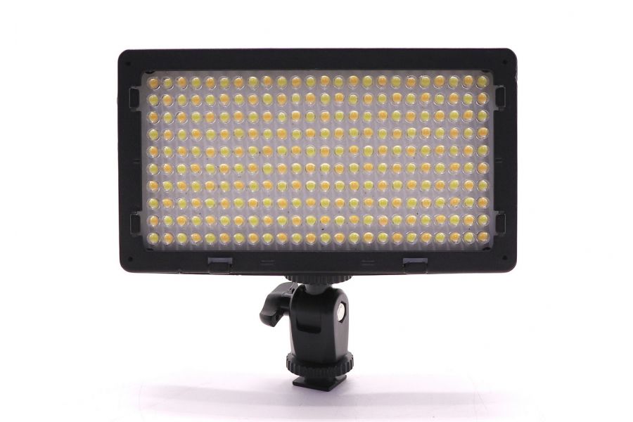 Осветитель Falcon Eyes LED-240CH (China, 2016)