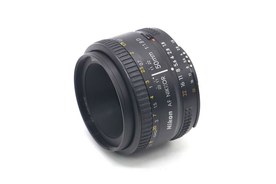 Компактный  объектив Nikon 50mm f/1.8D AF Nikkor