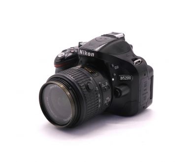 Фотокамера Nikon D5200 kit (пробег 16500 кадров)