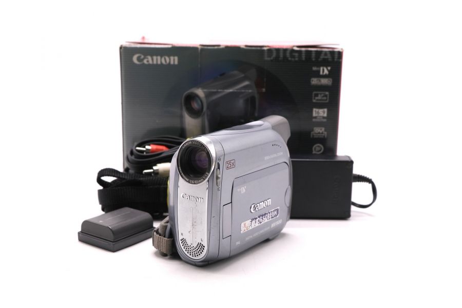 Компактная видеокамера Canon MV900 в упаковке
