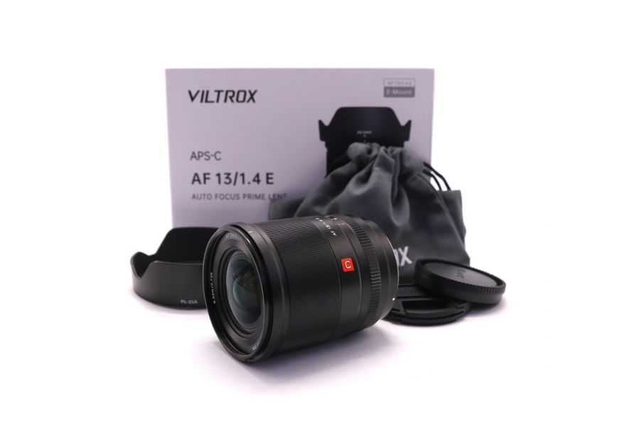 Viltrox AF 13mm f/1.4 E for Sony E в упаковке