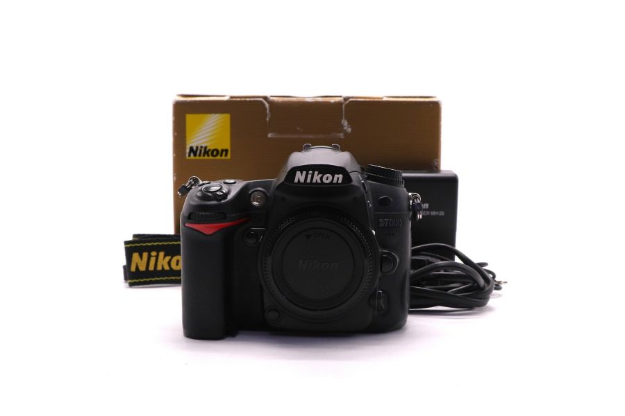 Nikon D7000 body в упаковке (пробег 102700 кадров)