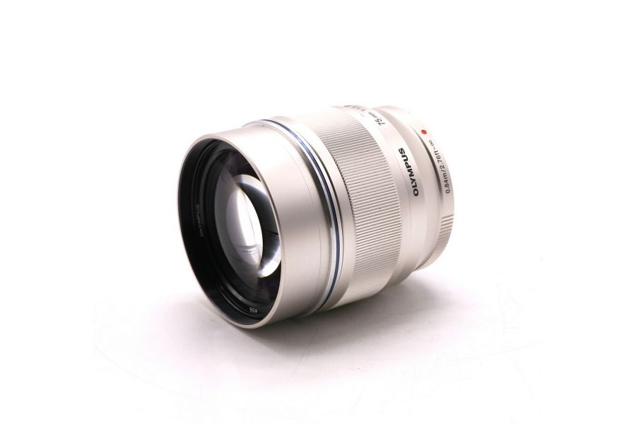 Olympus M.Zuiko Digital 75mm f/1.8 ED MSC серебристый